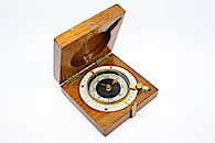 WWI J. WARDALE & Co. Compass in Wood Case - 1918